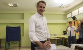 Экзитполы предсказали поражение партии Ципраса на выборах в Греции