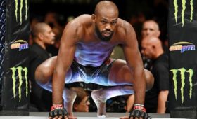 Чемпиона UFC обвинили в домогательствах