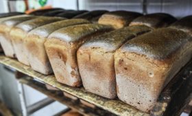 Росстат сообщил о резком росте цен на черный хлеб
