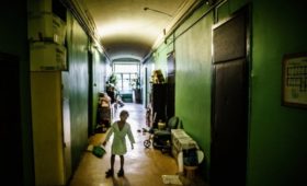 Четверть детей в России оказались за чертой бедности