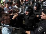 Москвичи назвали виновных в массовых задержаниях на акции оппозиции
