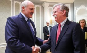 Помощник Трампа по нацбезопасности впервые встретился с Лукашенко