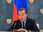 Медведев заявил о «доставшей» ситуации с недобросовестными подрядчиками