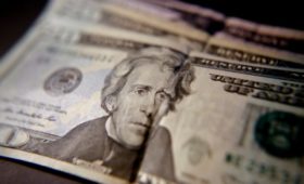 Минфин США отказался от долларовых интервенций