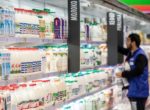 Роспотребнадзор нашел нарушения правил размещения молочки в 63% магазинов