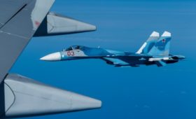 В НАТО обвинили сопровождавший самолет Шойгу Су-27 в небезопасном маневре
