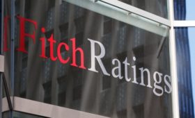 Fitch повысило рейтинг России