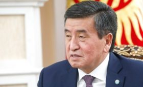 Президент Киргизии обвинил Атамбаева в нарушении Конституции