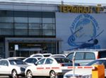 СМИ показали россиян в аэропорту Киева перед возможным обменом