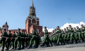 Кремль заявил об отказе Путина реагировать на стрельбу в воинской части