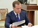 Медведев потребовал завершить дискуссию по закону о защите инвестиций