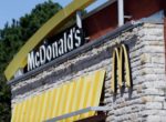 Главу McDonald’s уволили за любовную связь с сотрудницей компании