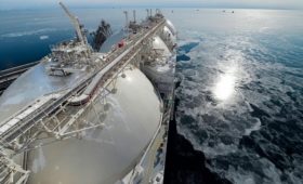 «Газпром» сравнил СПГ с замороженной клубникой