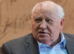 Горбачев обвинил США в стремлении к военному превосходству