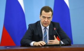 Медведев назвал единственный способ решить спор России и Украины по газу