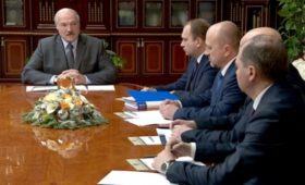Лукашенко приказал найти альтернативу российской нефти