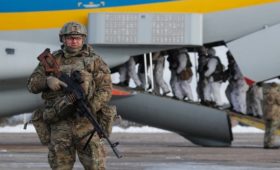 СМИ узнали подробности о решении США заморозить военную помощь Украине