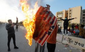 Посольство США в Ираке остановило консульскую работу на фоне беспорядков