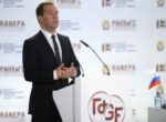 Медведев запланировал встречу с экспертами Гайдаровского форума