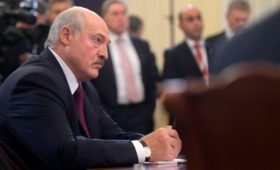 Лукашенко поручил обсудить поставки нефти с Казахстаном