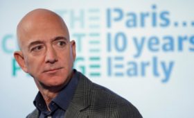 Безос продал акции Amazon на $1,74 млрд