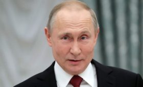Кремль сообщил о прямом вопросе Путина к Зеленскому о минских соглашениях