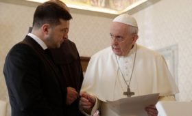 Зеленский заявил об обращении от папы римского фразой «президент мира»
