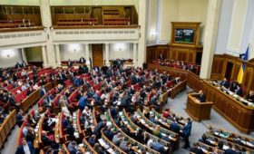 Рада одобрила законопроект о сокращении числа ее депутатов в полтора раза