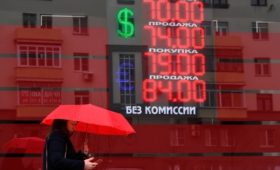 Кремль заявил о «запасе прочности» экономики из-за обвала рубля и нефти