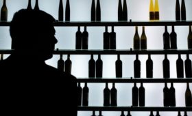 Минпромторг попросил регионы не ограничивать продажу алкоголя