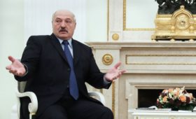 Лукашенко оценил поставки нефти из России фразой «Это что, нормально?»